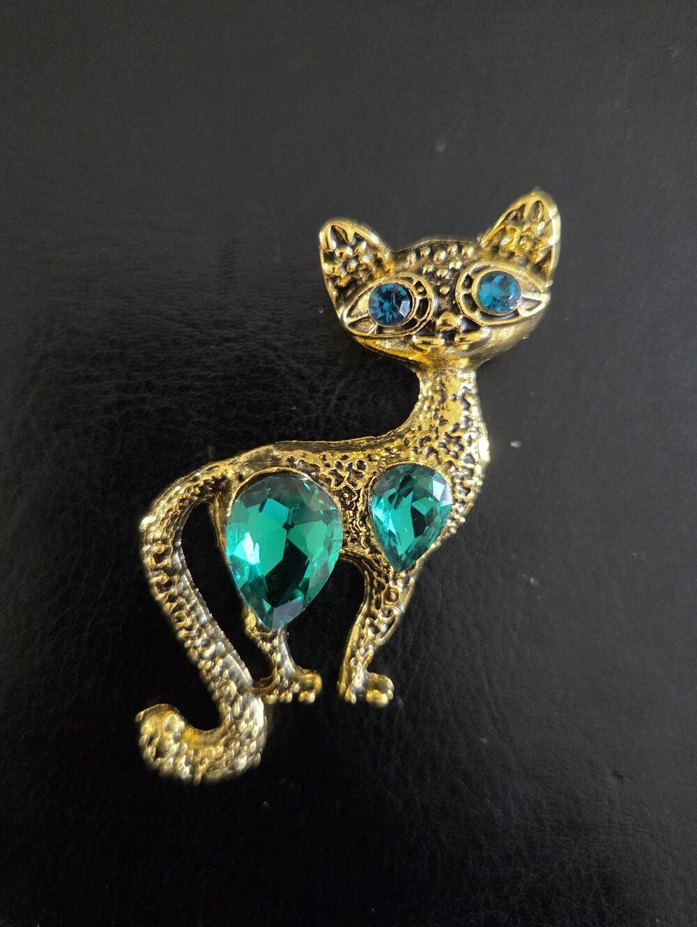 Gold Cat Brooch Crystal Accents - Fashion Jewelry for Cat Lovers. NIP